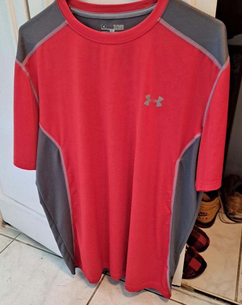 Men's Under Armour Fitted XL Shirt